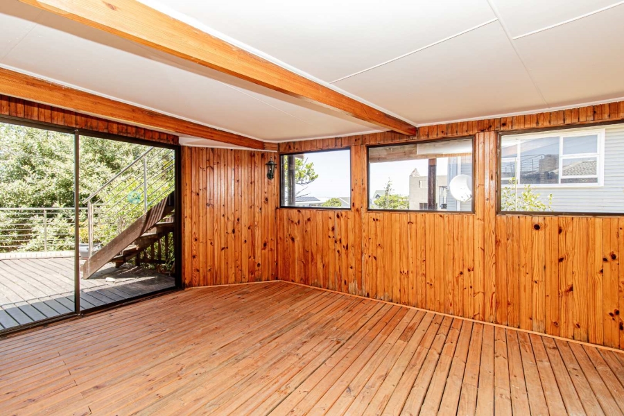 To Let 5 Bedroom Property for Rent in Hersham Western Cape